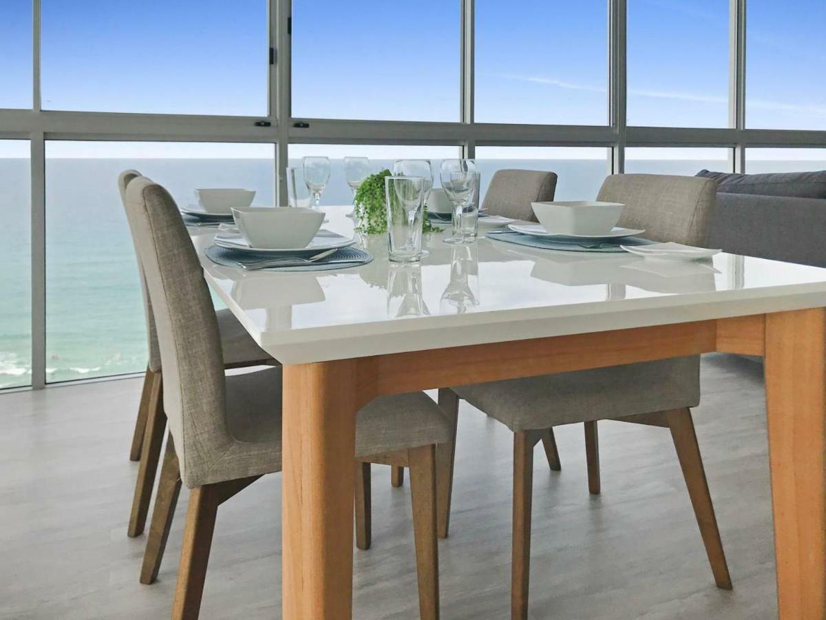 Air On Broadbeach - Stunning Ocean Views! غولد كوست المظهر الخارجي الصورة