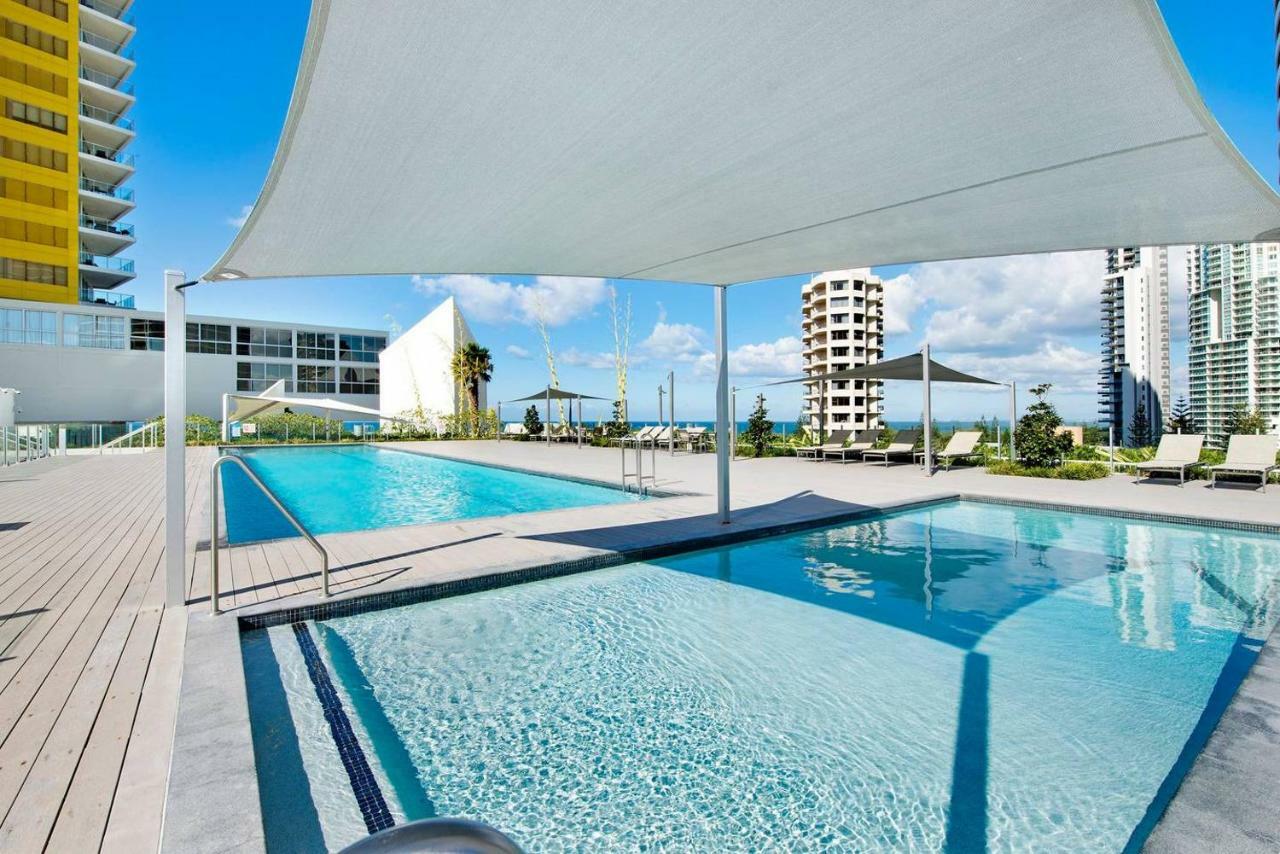 Air On Broadbeach - Stunning Ocean Views! غولد كوست المظهر الخارجي الصورة