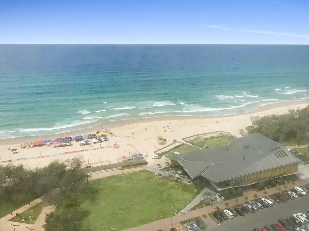 Air On Broadbeach - Stunning Ocean Views! غولد كوست المظهر الخارجي الصورة